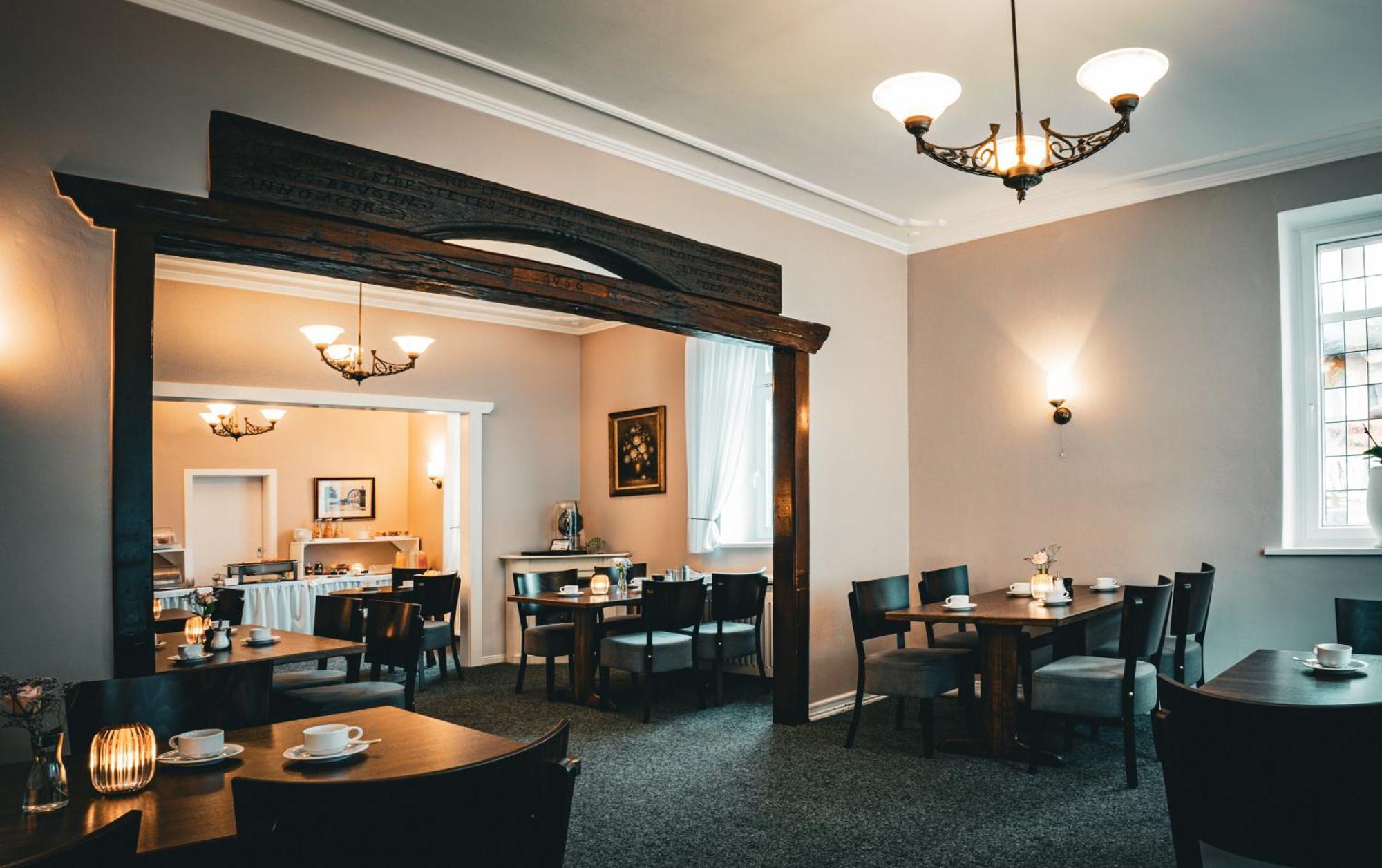 Hotel Kuehl Ноймюнстер Экстерьер фото